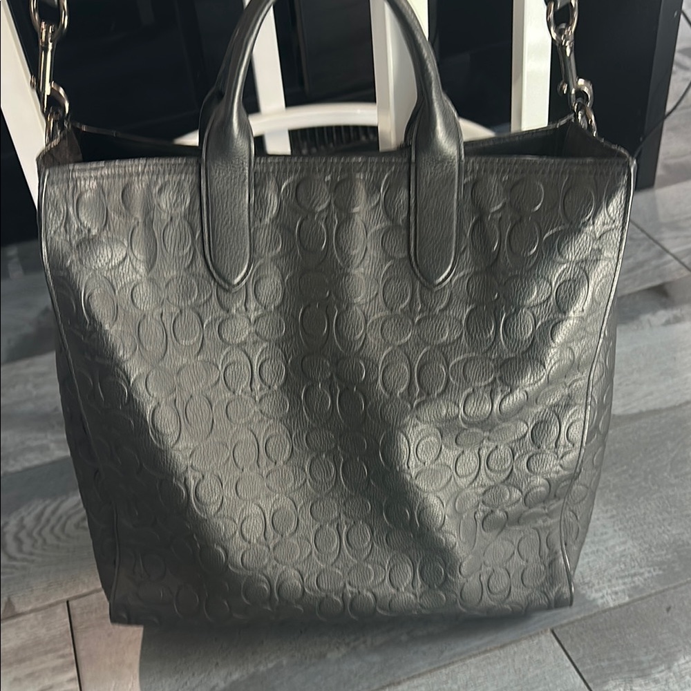 Coach- Elegant Black Leather Tote Bag- Authentic